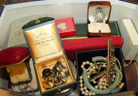 Collection of costume jewellery